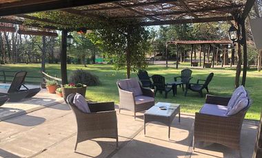 Casa rural con alma de finca. a 4 km de la capital. Mendoza. Rivadavia. terreno 8000 m2