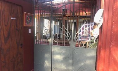 Casa rural con alma de finca. a 4 km de la capital. Mendoza. Rivadavia. terreno 8000 m2