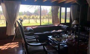 Casa rural con alma de finca. a 4 km de la capital. Mendoza. Rivadavia. terreno 8000 m2
