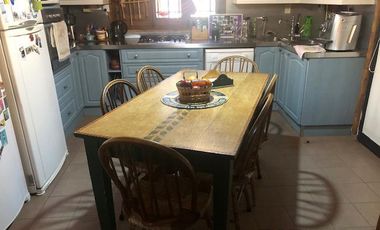 Casa rural con alma de finca. a 4 km de la capital. Mendoza. Rivadavia. terreno 8000 m2