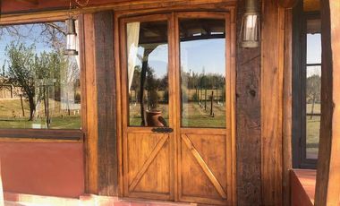 Casa rural con alma de finca. a 4 km de la capital. Mendoza. Rivadavia. terreno 8000 m2