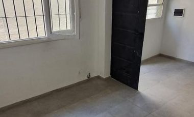 ALQUILER CASA 1 DORMITORIO CON PATIO