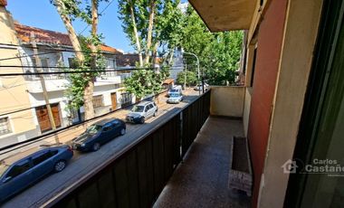 Departamento 2 Ambientes al Frente con Cochera