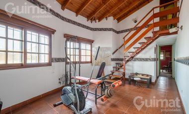 Casa 5 ambientes en 2 plantas Ramos mejia Excelente ubicacion