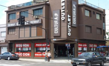 Edificio Comercial en  Avenida Hipólito Yrigoyen
