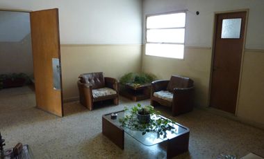 Edificio Comercial en  Avenida Hipólito Yrigoyen
