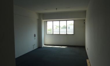 Edificio Comercial en  Avenida Hipólito Yrigoyen