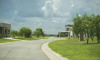 Lote a laguna Area 8
