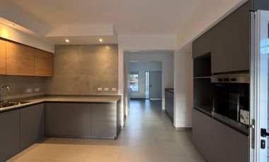 VENTA casa remodelada 5 ambientes en Velez Sarsfield al 6500