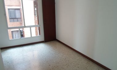 SE ALQUILA AMPLIO APARTAMENTO 136 M2 EN PRADOS DEL NORTE CON 2 PARQUEADEROS Y DEPOSITO