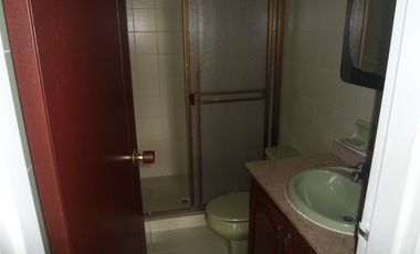 SE ALQUILA AMPLIO APARTAMENTO 136 M2 EN PRADOS DEL NORTE CON 2 PARQUEADEROS Y DEPOSITO