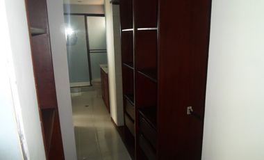 SE ALQUILA AMPLIO APARTAMENTO 136 M2 EN PRADOS DEL NORTE CON 2 PARQUEADEROS Y DEPOSITO