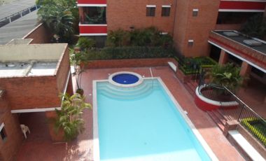 SE ALQUILA AMPLIO APARTAMENTO 136 M2 EN PRADOS DEL NORTE CON 2 PARQUEADEROS Y DEPOSITO
