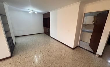 SE ALQUILA AMPLIO APARTAMENTO 136 M2 EN PRADOS DEL NORTE CON 2 PARQUEADEROS Y DEPOSITO