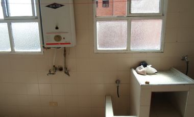 SE ALQUILA AMPLIO APARTAMENTO 136 M2 EN PRADOS DEL NORTE CON 2 PARQUEADEROS Y DEPOSITO