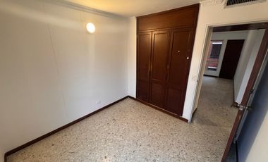 SE ALQUILA AMPLIO APARTAMENTO 136 M2 EN PRADOS DEL NORTE CON 2 PARQUEADEROS Y DEPOSITO