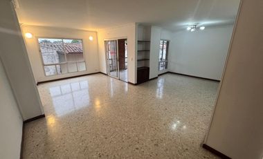 SE ALQUILA AMPLIO APARTAMENTO 136 M2 EN PRADOS DEL NORTE CON 2 PARQUEADEROS Y DEPOSITO