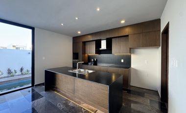 CASA CON ALBERCA Y 4 HAB. EN VENTA EN PUNTA TIBURÓN