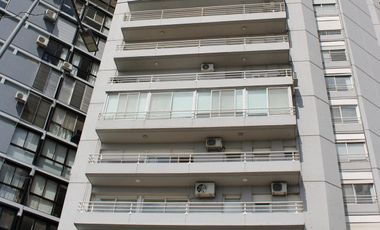 AVDA DEL HUERTO  1115.  Piso exclusivo vista al rio. Amenities. Cochera.