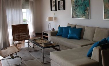 AVDA DEL HUERTO  1115.  Piso exclusivo vista al rio. Amenities. Cochera.