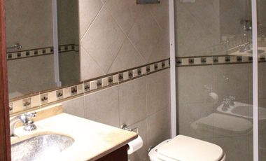 AVDA DEL HUERTO  1115.  Piso exclusivo vista al rio. Amenities. Cochera.