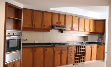 AVDA DEL HUERTO  1115.  Piso exclusivo vista al rio. Amenities. Cochera.