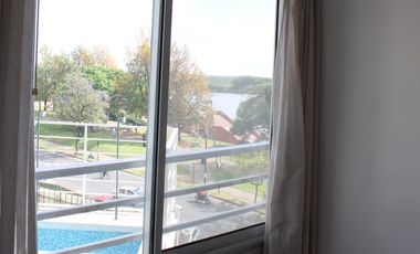 AVDA DEL HUERTO  1115.  Piso exclusivo vista al rio. Amenities. Cochera.