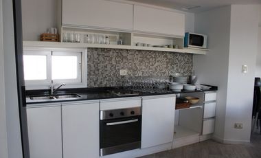 AVDA DEL HUERTO  1115.  Piso exclusivo vista al rio. Amenities. Cochera.