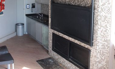 AVDA DEL HUERTO  1115.  Piso exclusivo vista al rio. Amenities. Cochera.