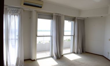 AVDA DEL HUERTO  1115.  Piso exclusivo vista al rio. Amenities. Cochera.