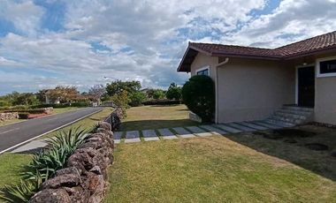 VENDO CASA 3HAB/4BA BOQUETE