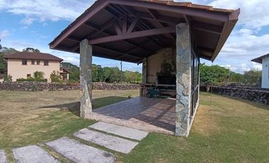 VENDO CASA 3HAB/4BA BOQUETE