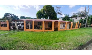 Se vende amplia casa tipo Chalet  en Los Trapichitos de La Chorrera