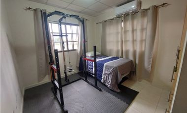 SE VENDE CASA EN PENONOMÉ CON PISCINA EN PASEO DEL RIO