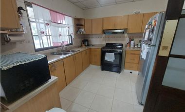 SE VENDE CASA EN PENONOMÉ CON PISCINA EN PASEO DEL RIO