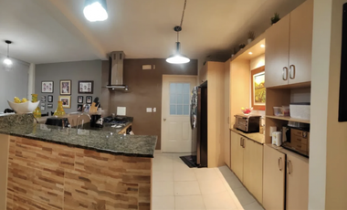 SE VENDE CASA EN VERSALLES CON  3 HABITACIONES 331M 2 PARKING TERRAZA