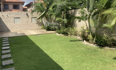 SE VENDE CASA EN VERSALLES CON  3 HABITACIONES 331M 2 PARKING TERRAZA