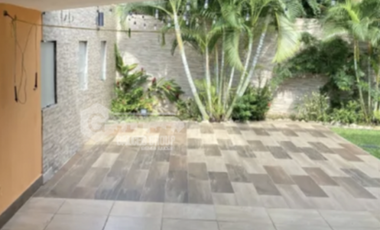SE VENDE CASA EN VERSALLES CON  3 HABITACIONES 331M 2 PARKING TERRAZA