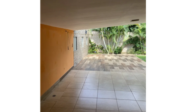 SE VENDE CASA EN VERSALLES CON  3 HABITACIONES 331M 2 PARKING TERRAZA