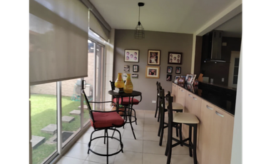 SE VENDE CASA EN VERSALLES CON  3 HABITACIONES 331M 2 PARKING TERRAZA