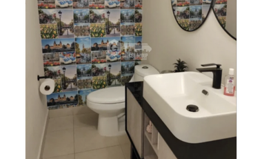 SE VENDE CASA EN VERSALLES CON  3 HABITACIONES 331M 2 PARKING TERRAZA