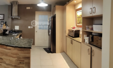 SE VENDE CASA EN VERSALLES CON  3 HABITACIONES 331M 2 PARKING TERRAZA