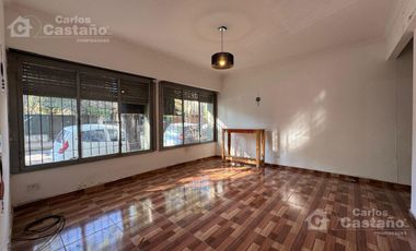 Depto. 3 Amb. en PB, al Frente con Patio