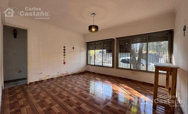 Depto. 3 Amb. en PB, al Frente con Patio