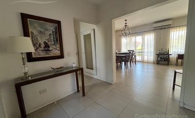 Casa en venta/ alquiler en Santa Catalina