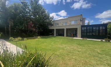 Casa en venta/ alquiler en Santa Catalina