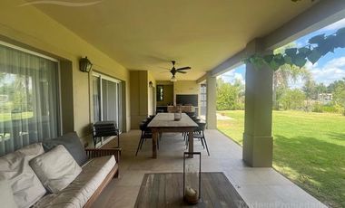 Casa en venta/ alquiler en Santa Catalina