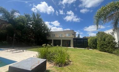 Casa en venta/ alquiler en Santa Catalina