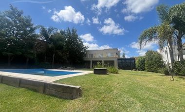Casa en venta/ alquiler en Santa Catalina