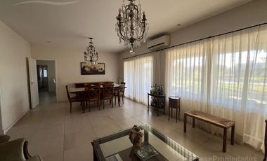 Casa en venta/ alquiler en Santa Catalina